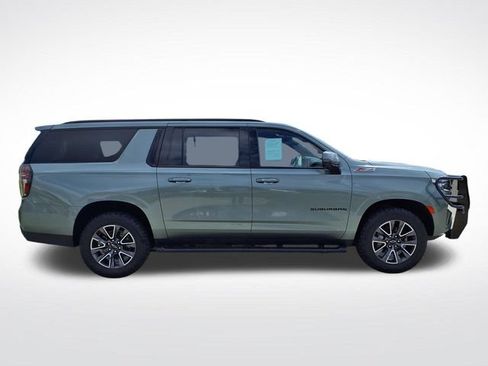 Used 2024 Chevrolet Suburban Z71 w/ Luxury Package AWD/4WD image 9