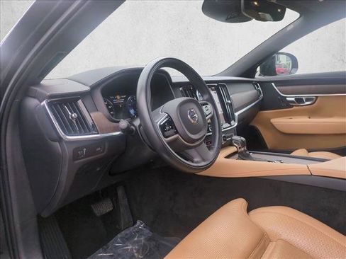 Used 2021 Volvo V90 T6 Cross Country image 10