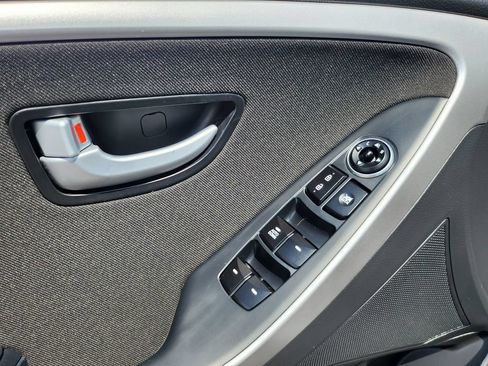 Used 2016 Hyundai Elantra GT FWD image 30