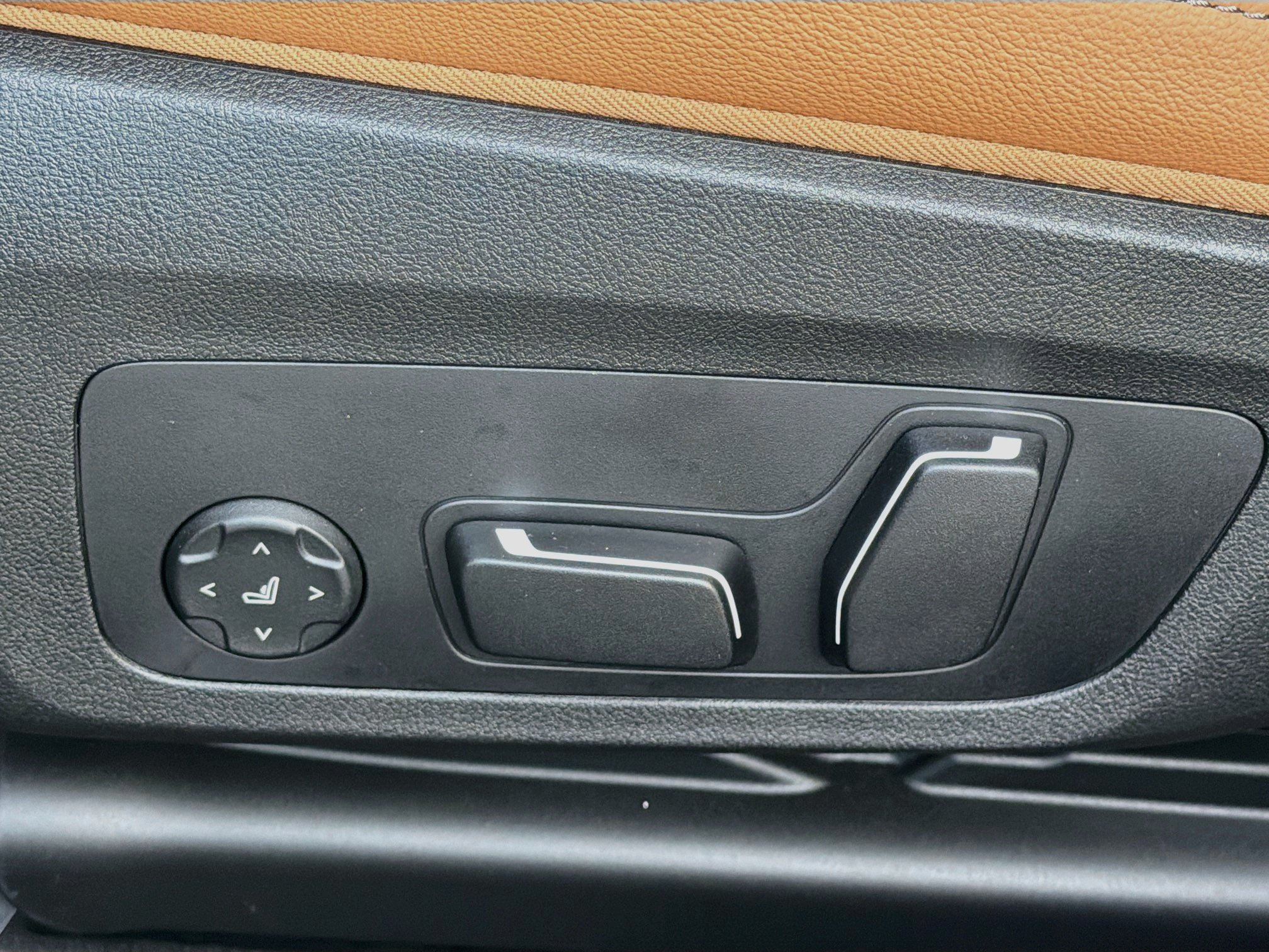 New 2026 BMW 330i Sedan RWD image 25