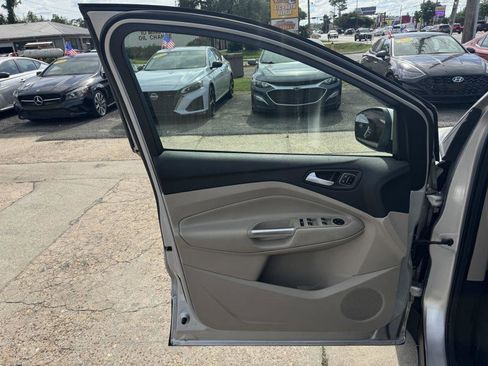 Used 2017 Ford Escape Titanium FWD image 10