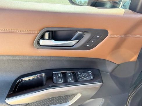 Used 2023 Nissan Pathfinder Platinum FWD image 10