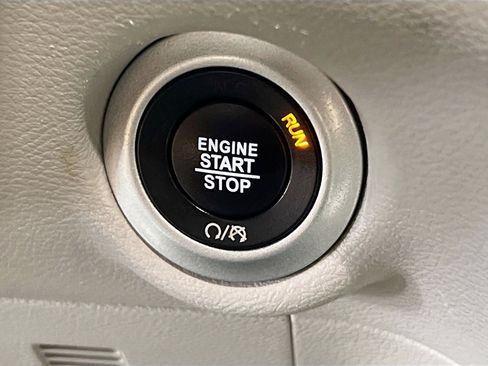 Used 2023 Chrysler Pacifica Touring-L image 24