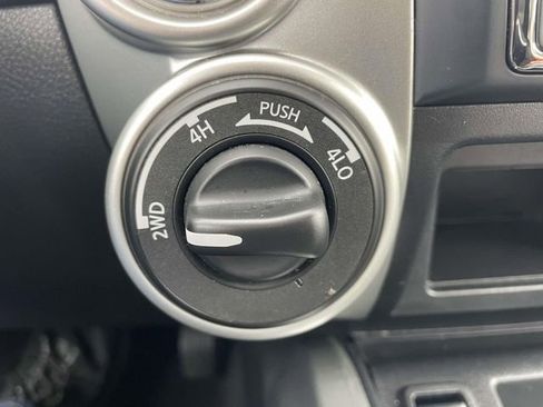 Used 2017 Nissan Titan SL AWD/4WD image 26