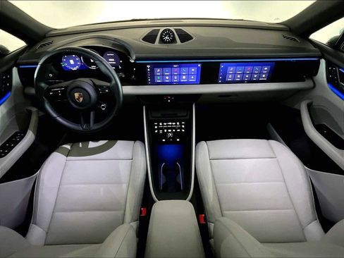 Used 2025 Porsche Macan 4 Electric image 17