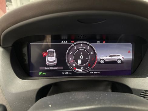 Used 2020 Jaguar F-PACE Prestige image 15