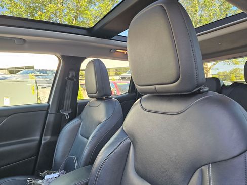 Used 2019 Jeep Renegade Limited w/ UConnect 8.4 Nav Group AWD/4WD image 25