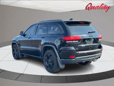 Used 2018 Jeep Grand Cherokee Laredo AWD/4WD image 5