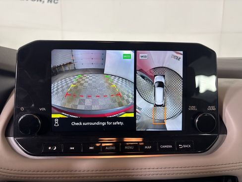 Used 2023 Nissan Rogue SL w/ SL Premium Package image 16