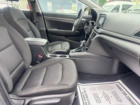 Used 2018 Hyundai Elantra SE FWD image 29