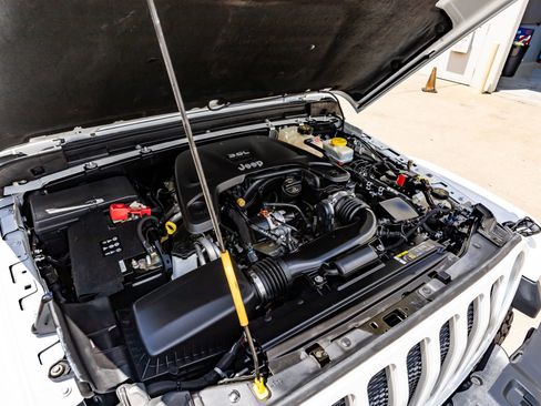 Used 2020 Jeep Wrangler Unlimited Sahara AWD/4WD image 40