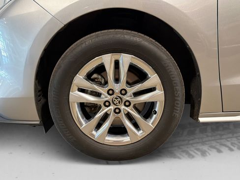 Used 2025 Toyota Sienna XLE AWD/4WD image 51