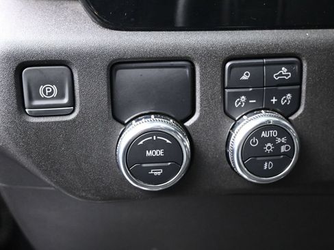 Used 2025 GMC Sierra 1500 SLT RWD image 17