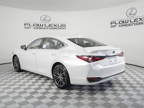 New 2025 Lexus ES 300h w/ Premium Package image 5