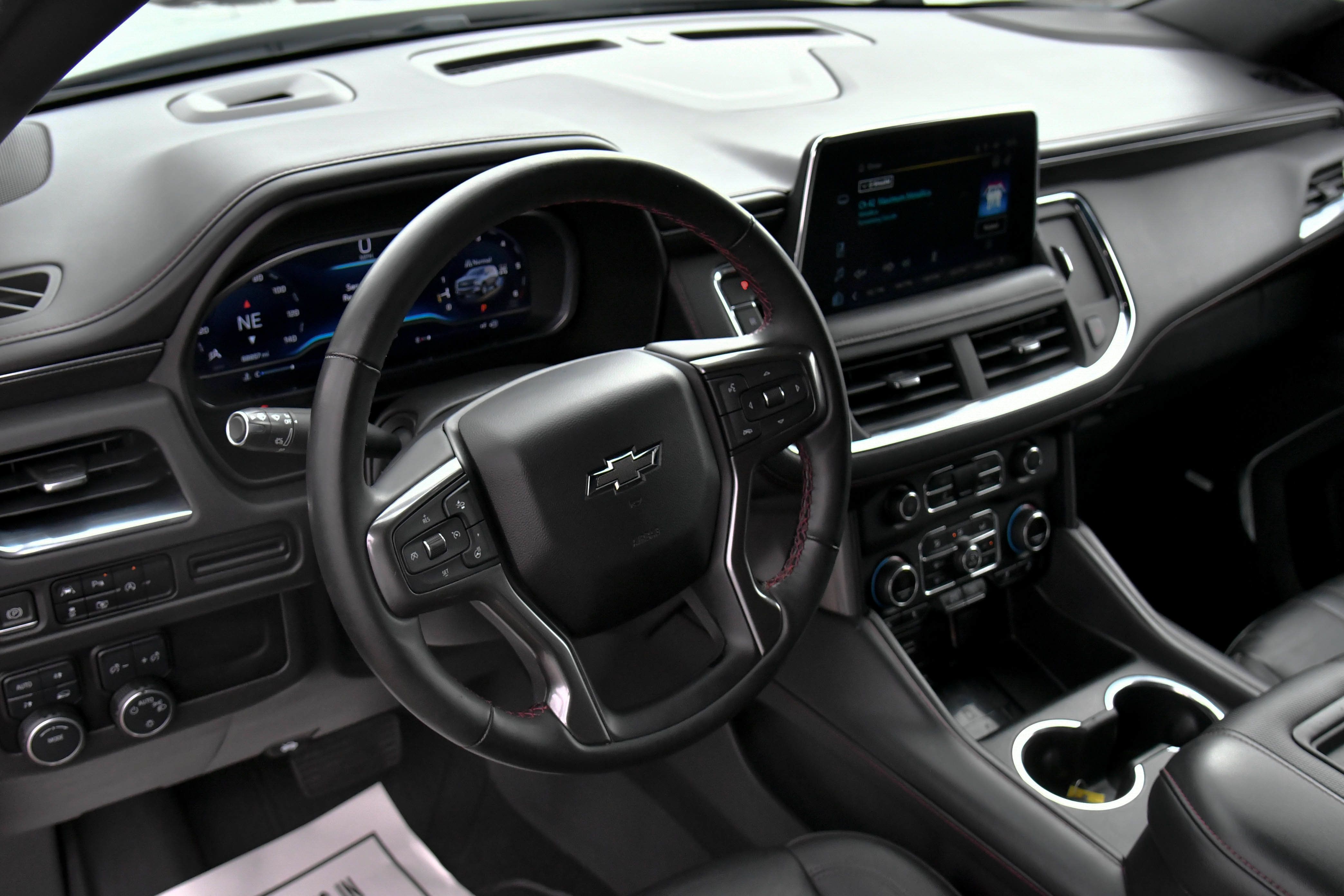 Used 2023 Chevrolet Suburban RST w/ Luxury Package AWD/4WD image 16