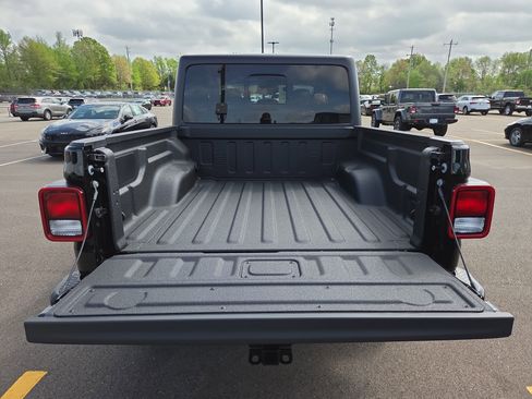 New 2026 Jeep Gladiator Sport AWD/4WD image 8