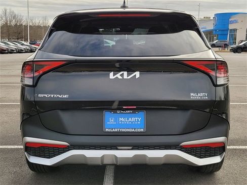 Used 2025 Kia Sportage LX image 6