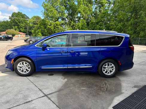 Used 2020 Chrysler Pacifica Touring-L FWD image 10