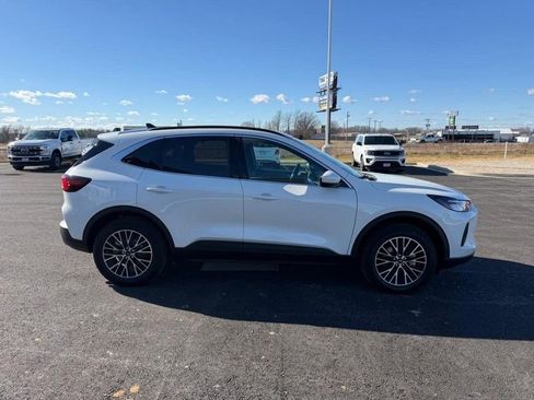 New 2026 Ford Escape SE image 4