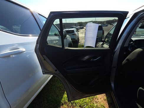 Used 2023 GMC Terrain SLE w/ Driver Convenience Package FWD image 12