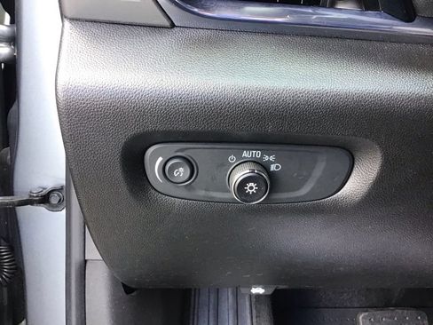Used 2023 Chevrolet Traverse LT FWD image 20