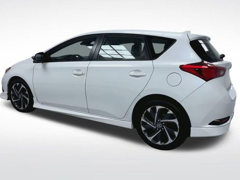 Used 2018 Toyota Corolla iM w/ Carpet Mat Package (TMS) image 6