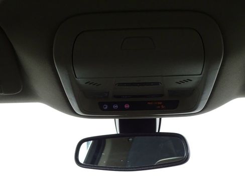 Used 2020 Buick Enclave Essence w/ LPO, Luxury Package image 28