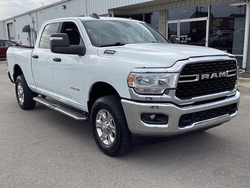 Used 2024 RAM 2500 Big Horn AWD/4WD image 3