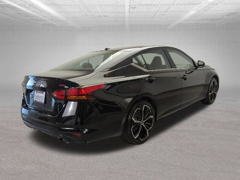 Used 2024 Nissan Altima 2.5 SR FWD image 7