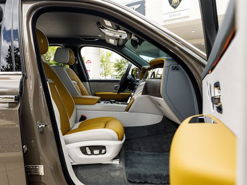 Certified 2025 Rolls-Royce Cullinan AWD/4WD image 47