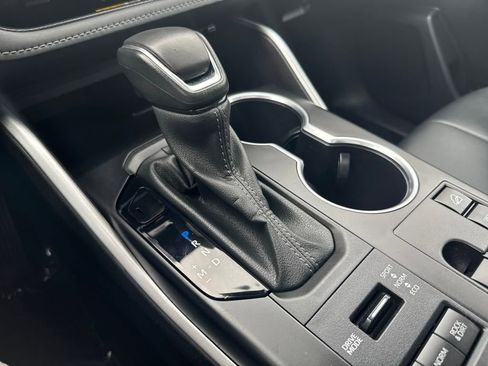 Used 2024 Toyota Highlander XLE image 27