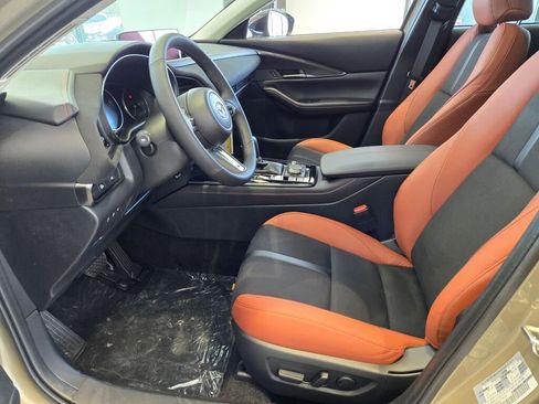 New 2025 MAZDA CX-30 Carbon image 15