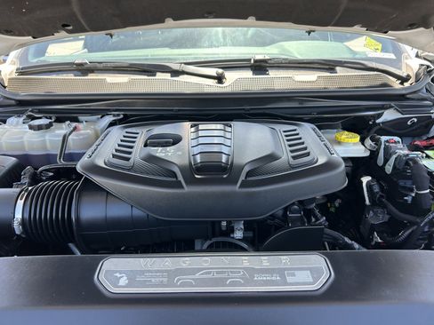 Used 2024 Jeep Wagoneer L 4WD image 33