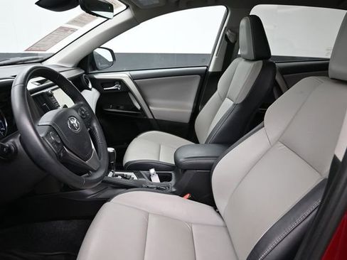 Used 2018 Toyota RAV4 Limited image 26