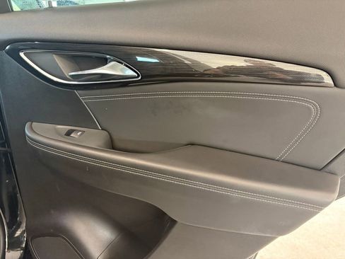 Used 2023 Buick Envision Essence image 22