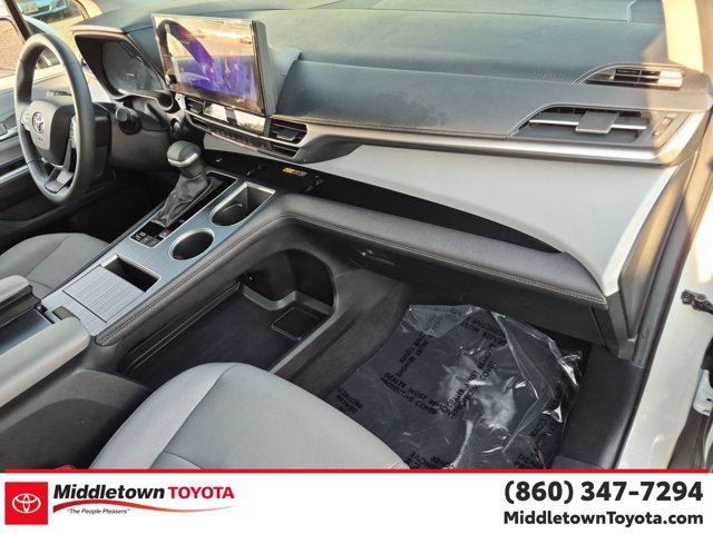Used 2026 Toyota Sienna XLE FWD image 38