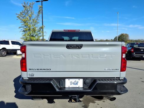 Used 2024 Chevrolet Silverado 2500 Custom w/ Custom Convenience Package image 4