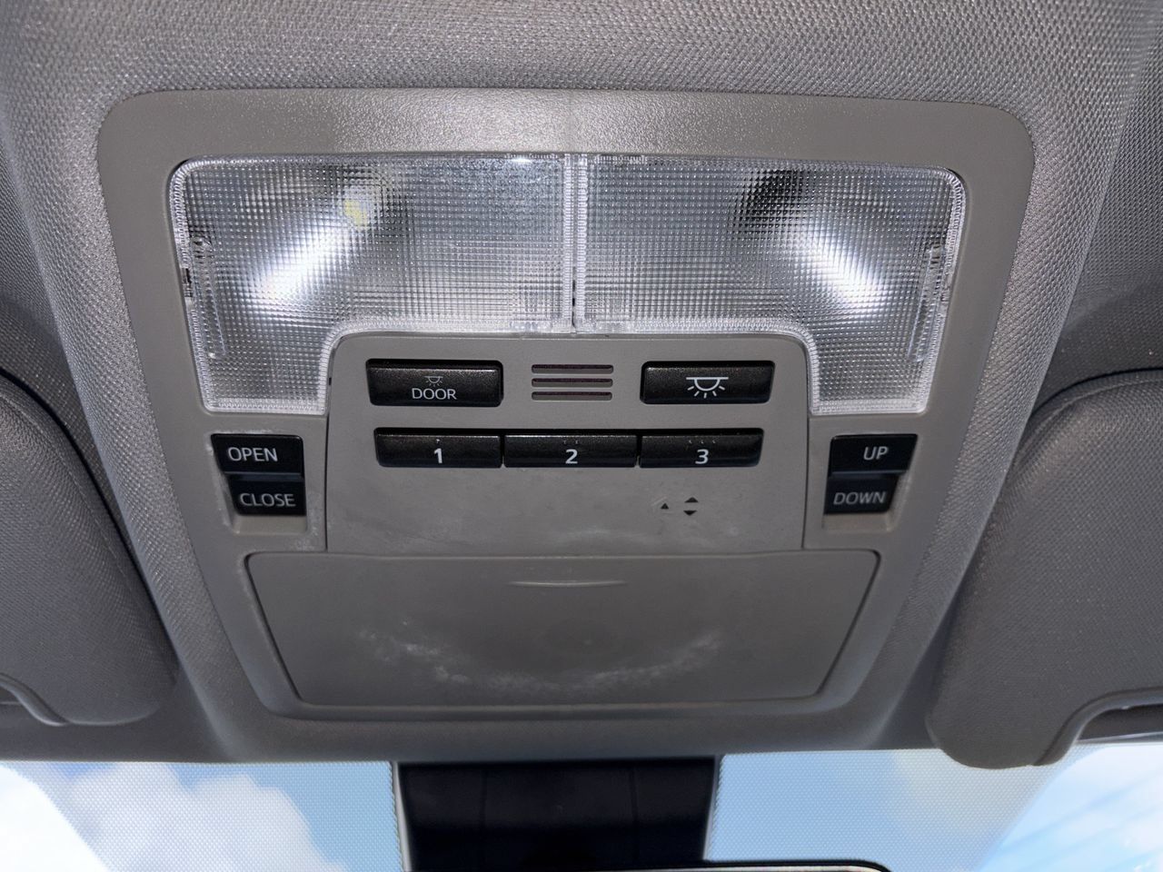 Used 2018 Toyota Highlander XLE FWD image 15