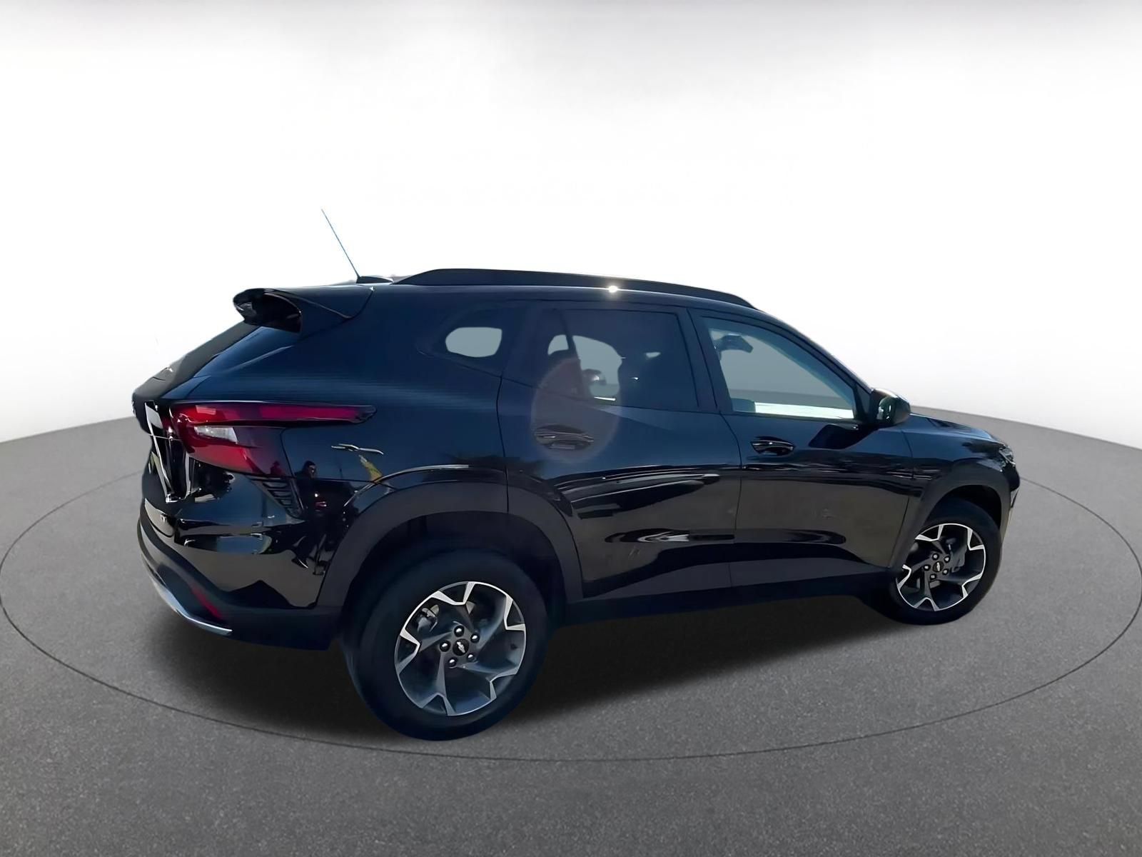 Used 2025 Chevrolet Trax LT w/ LT Convenience Package FWD image 14