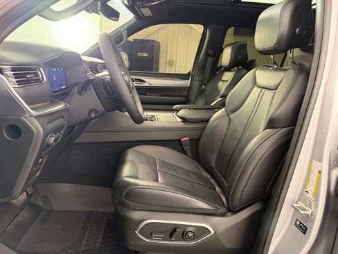 Used 2024 Jeep Wagoneer Series II w/ Convenience Group I image 5