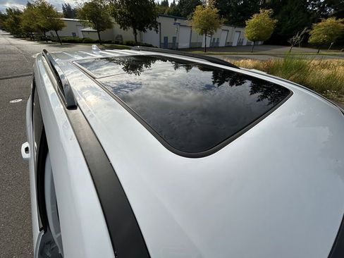 Used 2024 Chevrolet Traverse RS image 28