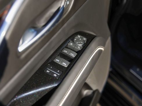 Used 2022 Cadillac Escalade Premium Luxury image 24