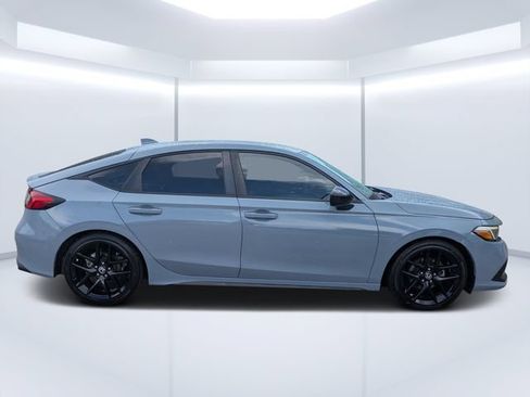 Used 2022 Honda Civic Sport image 2