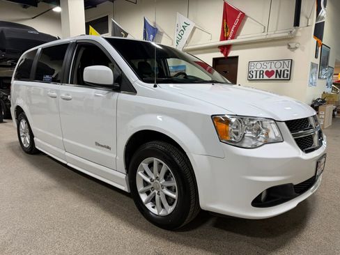 Used 2019 Dodge Grand Caravan SXT image 15