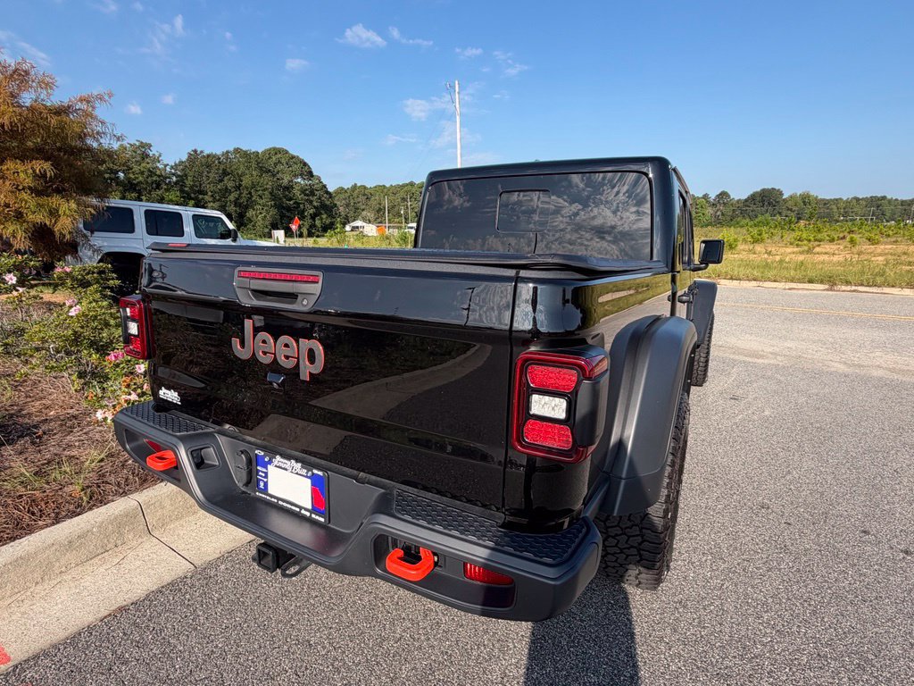 Used 2025 Jeep Gladiator Mojave w/ Technology Group AWD/4WD image 17