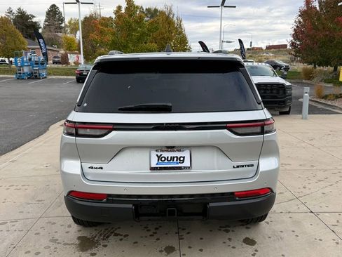 New 2025 Jeep Grand Cherokee Limited w/ Black Appearance Package image 9