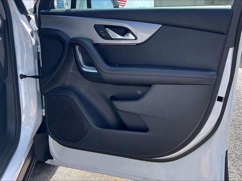 Used 2025 Chevrolet Blazer LT FWD image 25