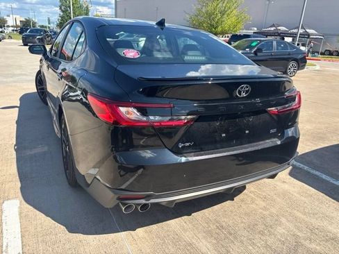 Used 2025 Toyota Camry SE w/ Convenience Package FWD image 4