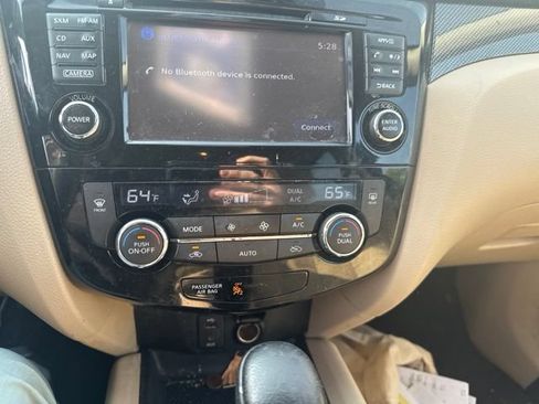 Used 2016 Nissan Rogue SL FWD image 14