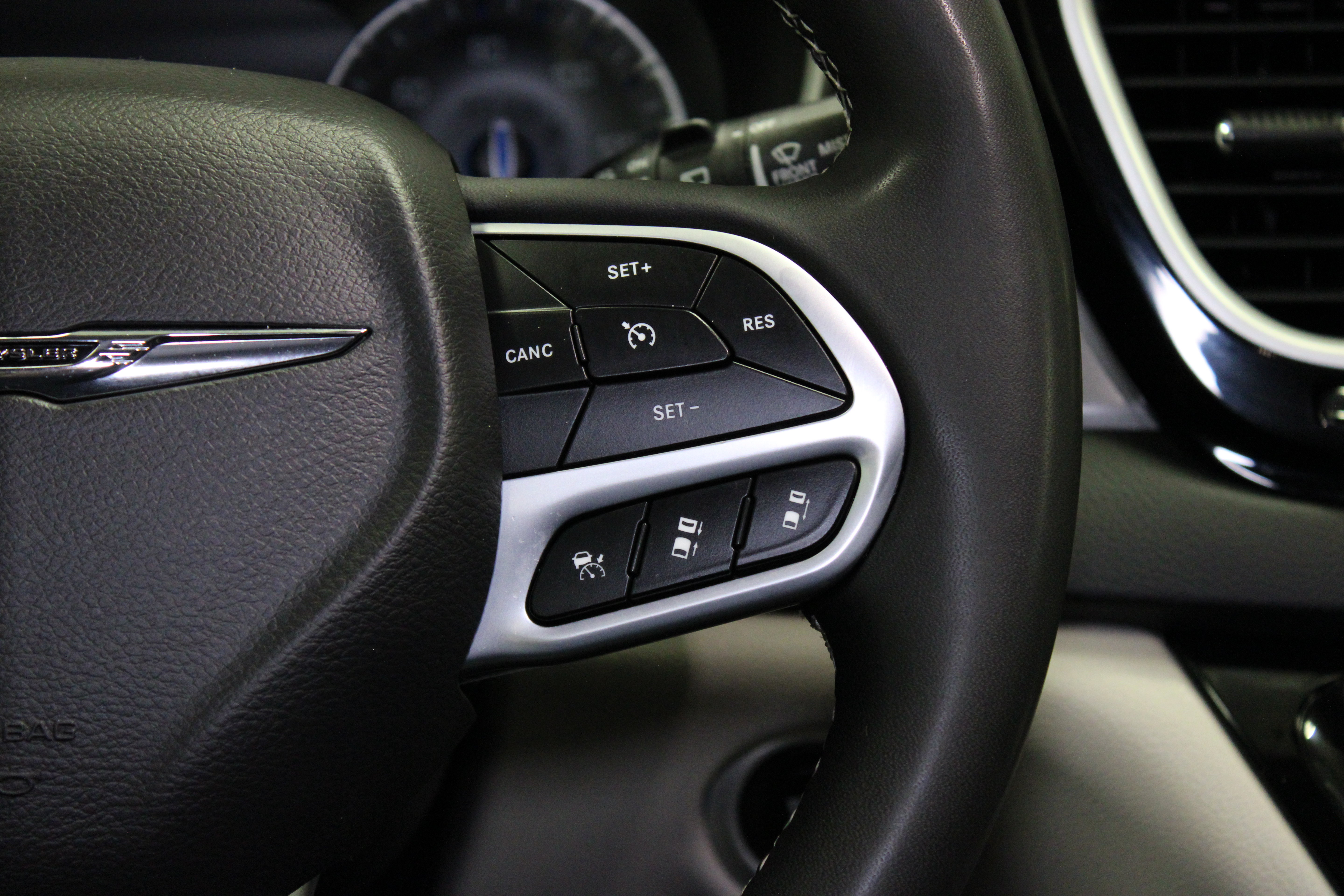 Used 2024 Chrysler Pacifica Touring-L FWD image 24